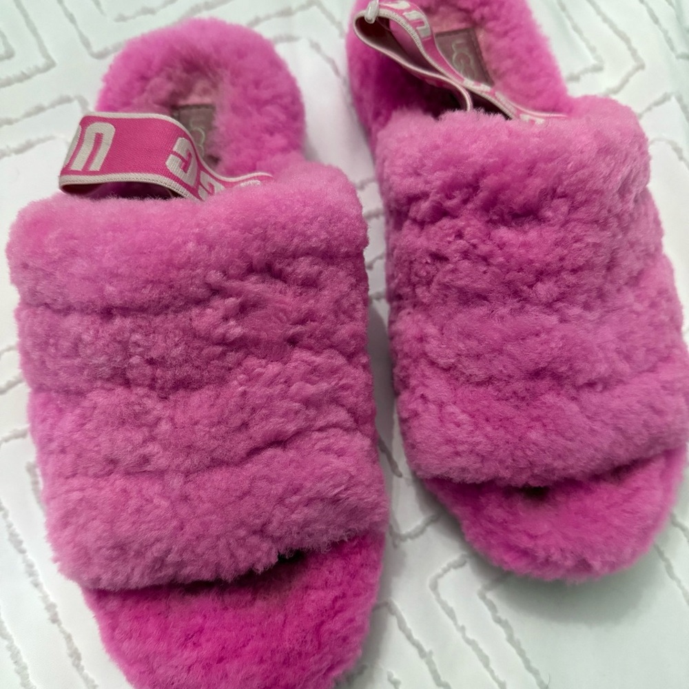 ✨️UGG Pink Fluffy Sandals✨️ - Picture 3 of 9